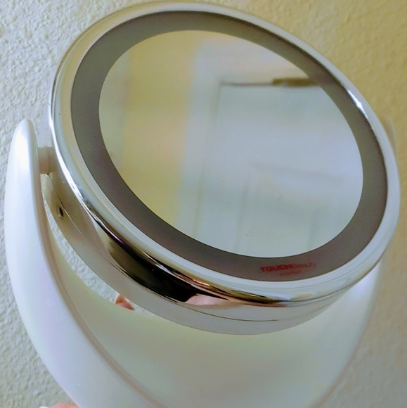 LED Vanity Mirror - Picture 2 of 5